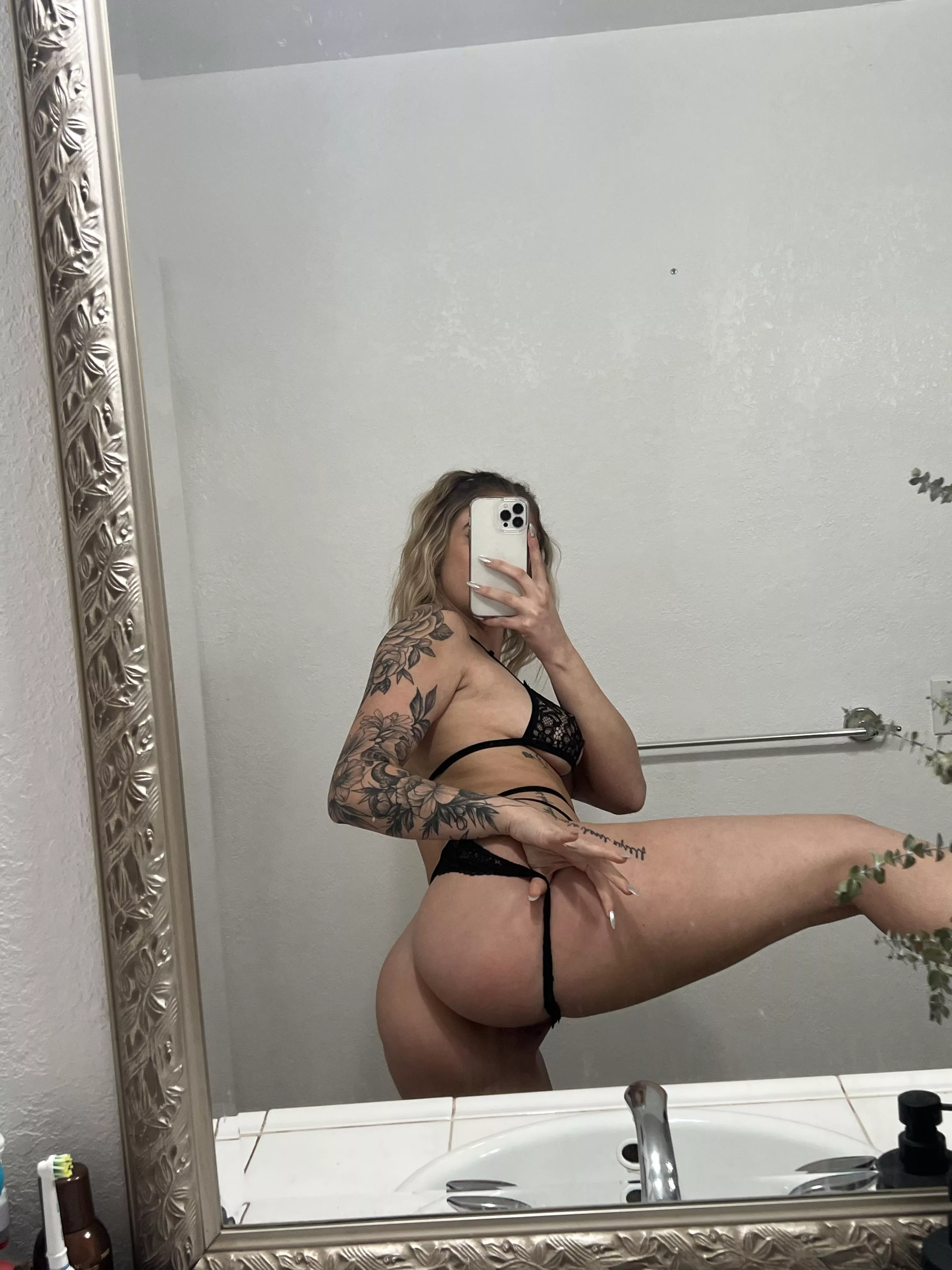 shower fuck? there's more space here even for three posted by Milkeshakebee