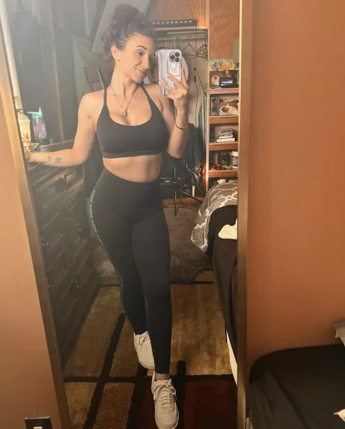 Someone wanna spot me? 😘 by SwimmerShoddy7706