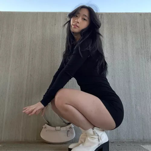 Squating Hottie by BinaryBoySlut