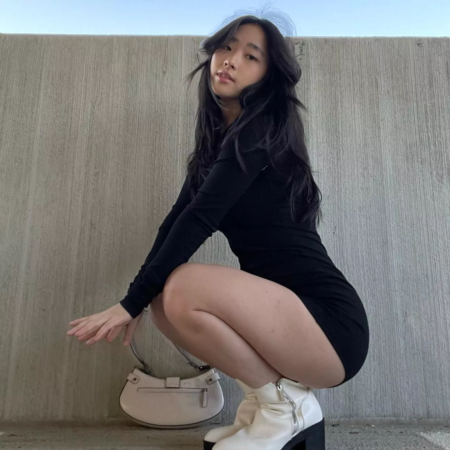 Squating Hottie posted by BinaryBoySlut