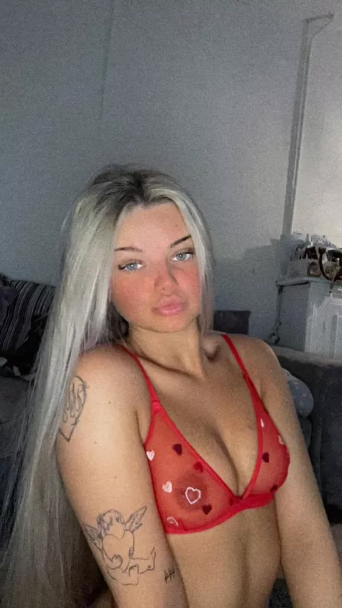 Suck my titty by SarahBellya