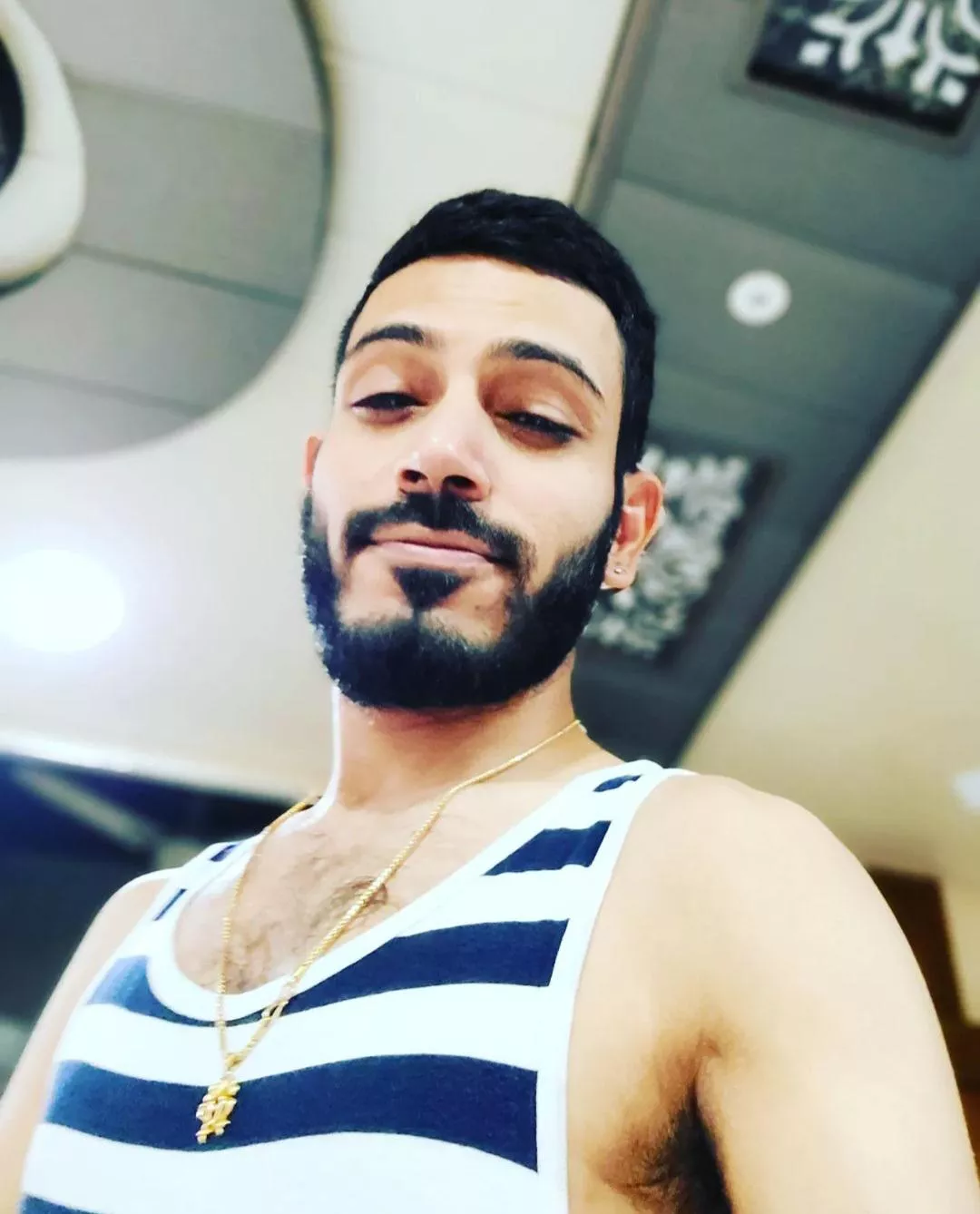 Tanned and bored. HMU if you'd like. posted by cakezfordayz