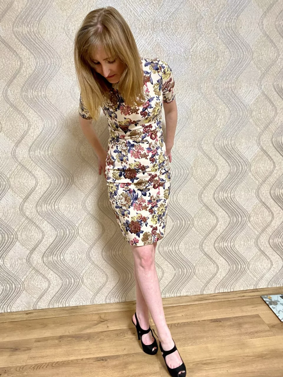 This dress makes me feel good posted by emma-goldie