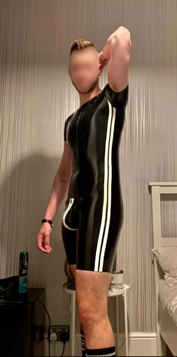 Wanna rubber up with me? [20] posted by shinygiantsub