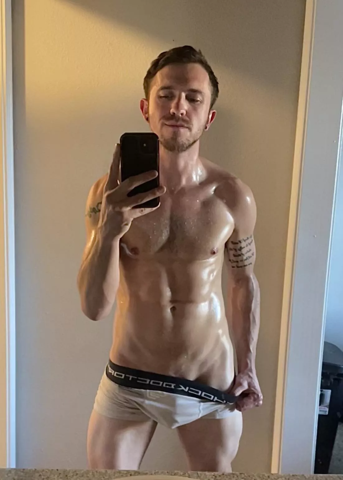 Who wants to hit the sauna room with me? [M] posted by Arkanos37