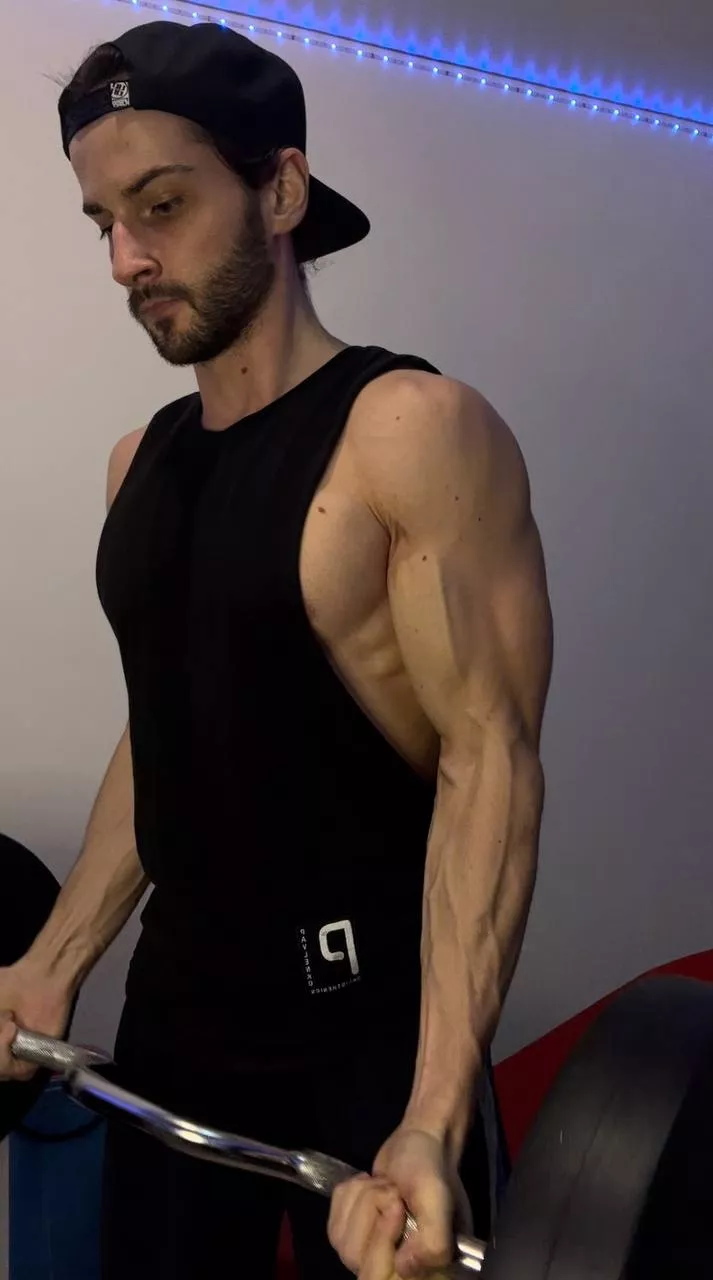 Worship me while I train my big arms 😈 posted by vitalysportguy