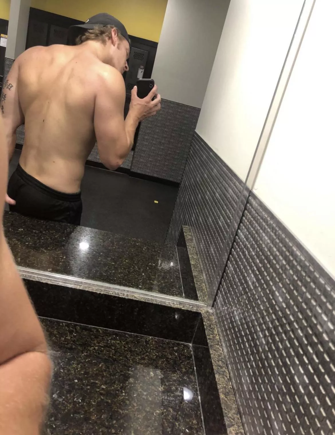 [23] EXPERIENCED dom (pics in profile) looking for new bitches/subs. Happy to train regardless of experience HMU posted by Fit_Bandicoot_5864