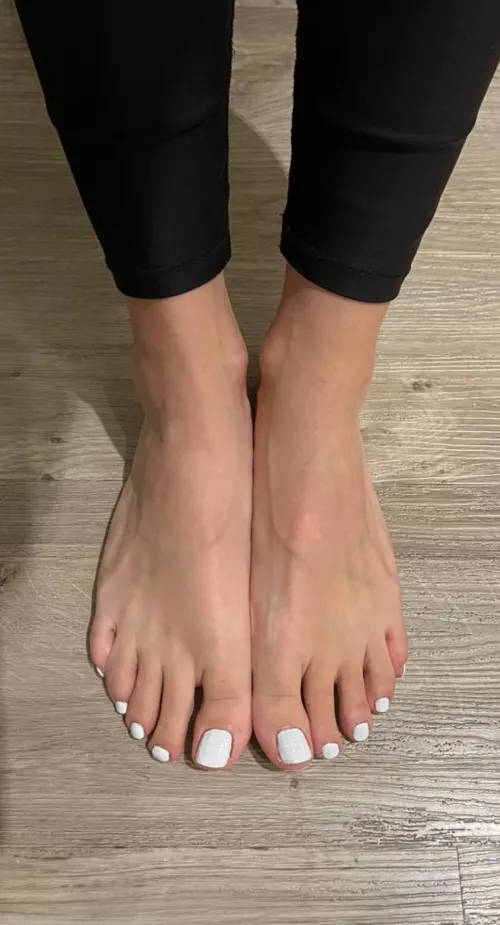 All the good girls go for white 🤍 by Summer_Isabella