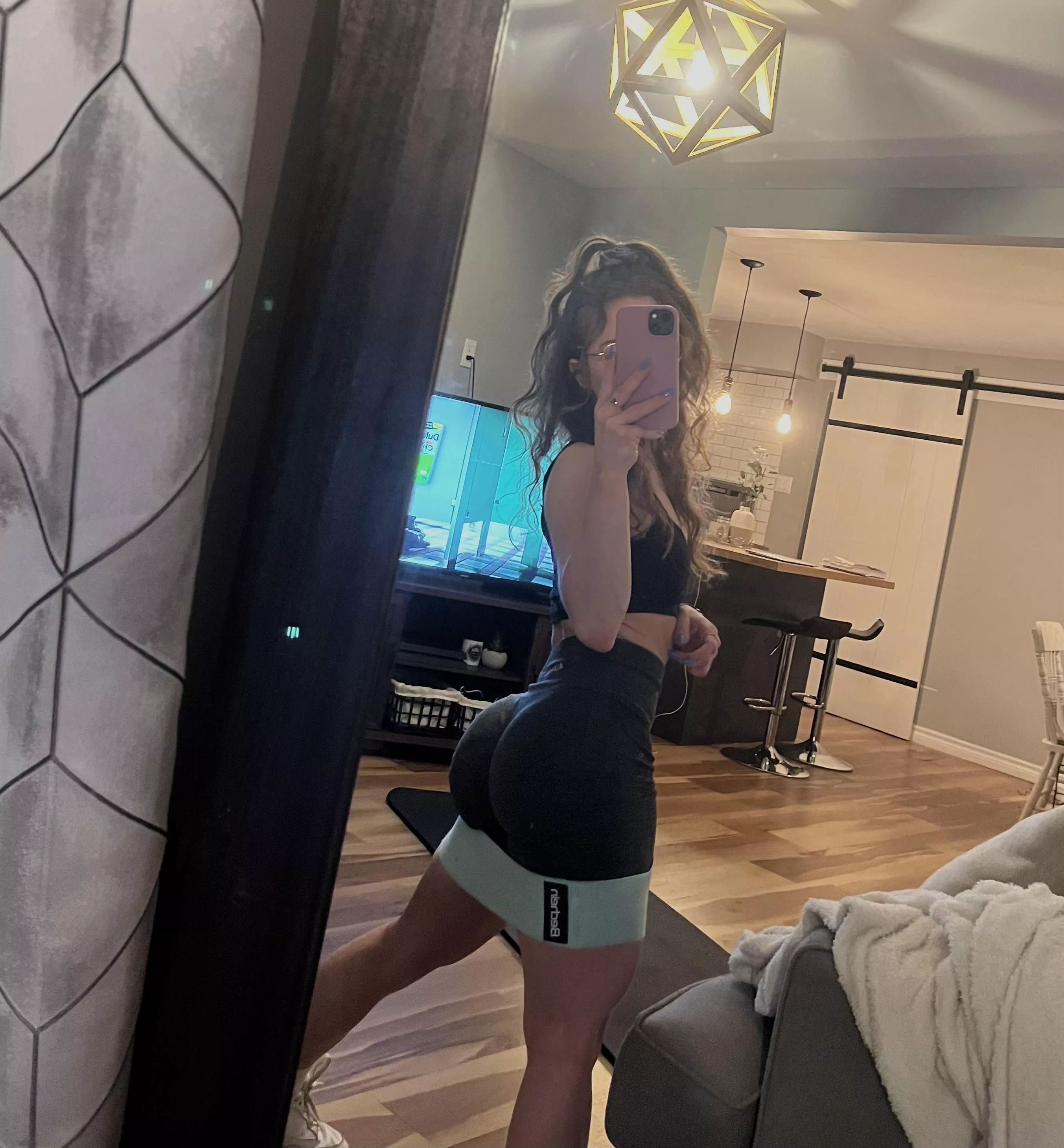 Another day another booty pump [F] posted by KarianaXO