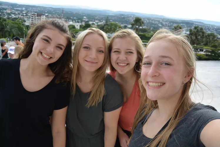 Best of Friends (IUTR) by Winx699