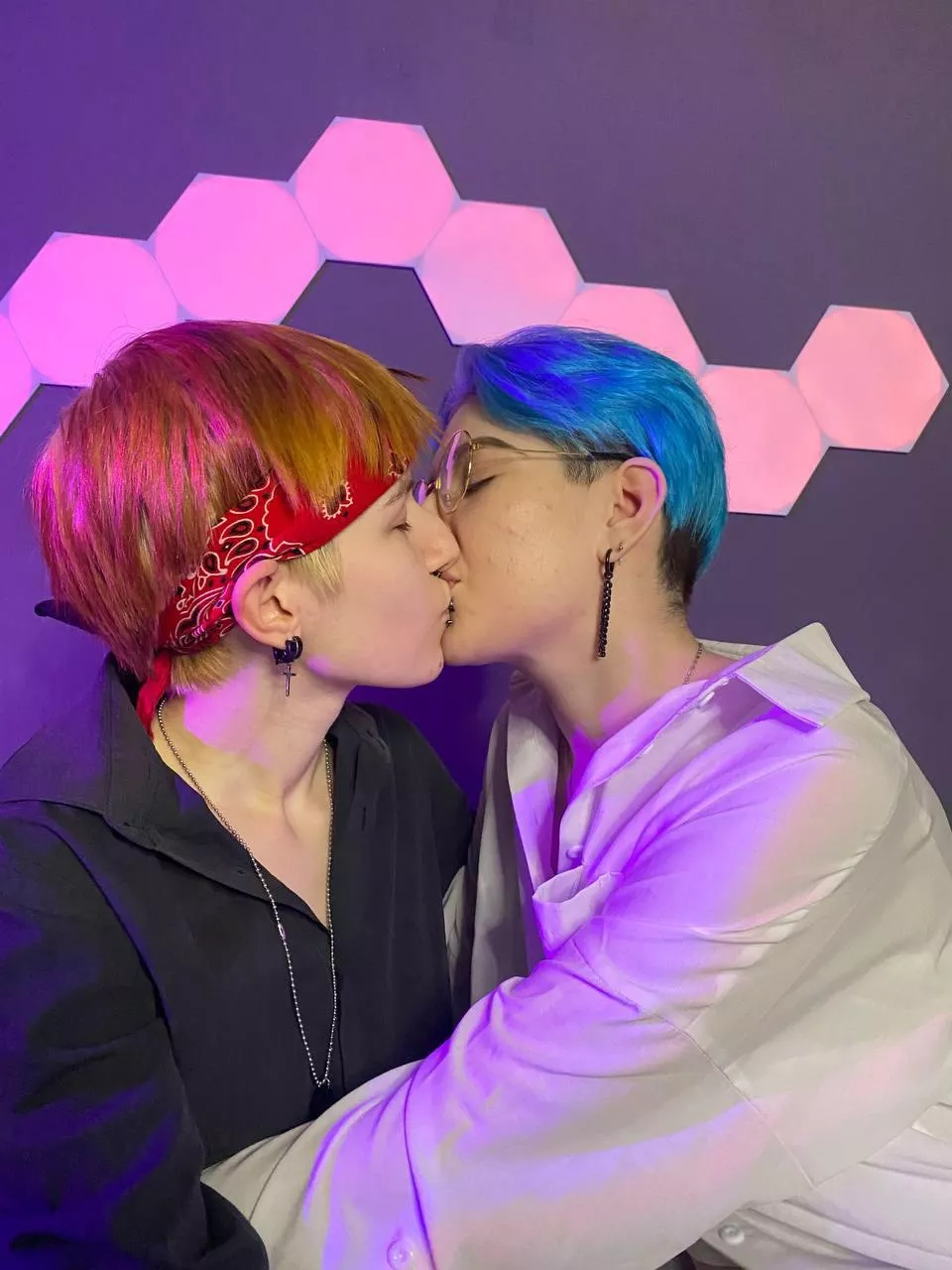 bright girls look dazzling posted by shortlyhurtle