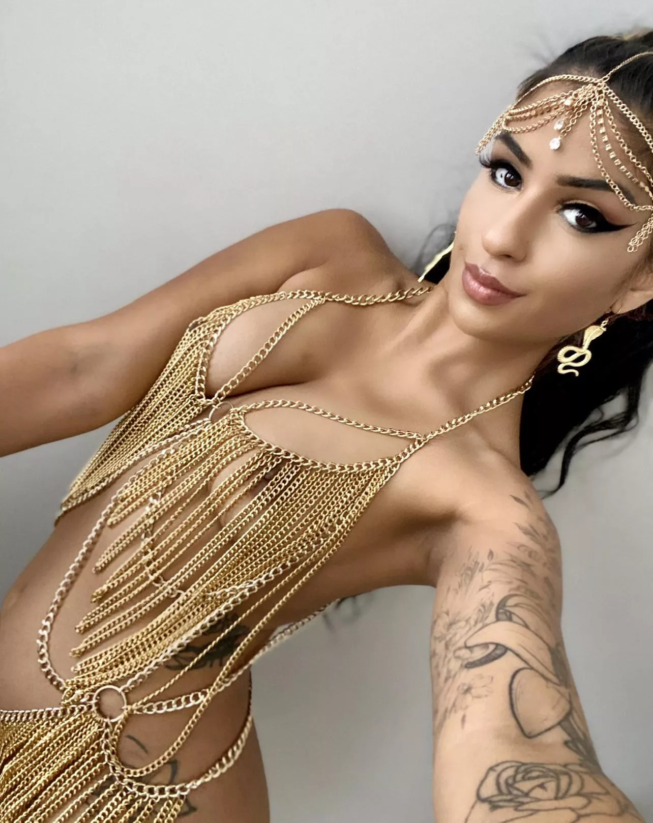 Can I be your golden goddess? posted by slaysheslays