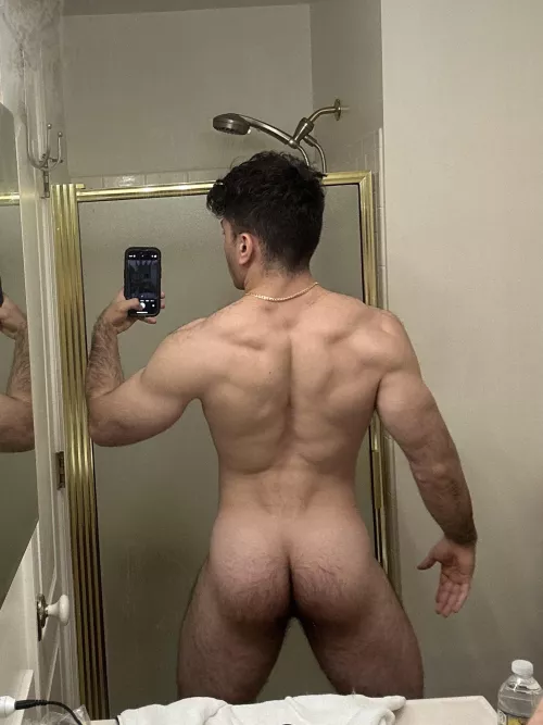 Can you see all the gains I’ve made in the gym recently? 💪🏽🍑 [24] by PersianMasterReddit