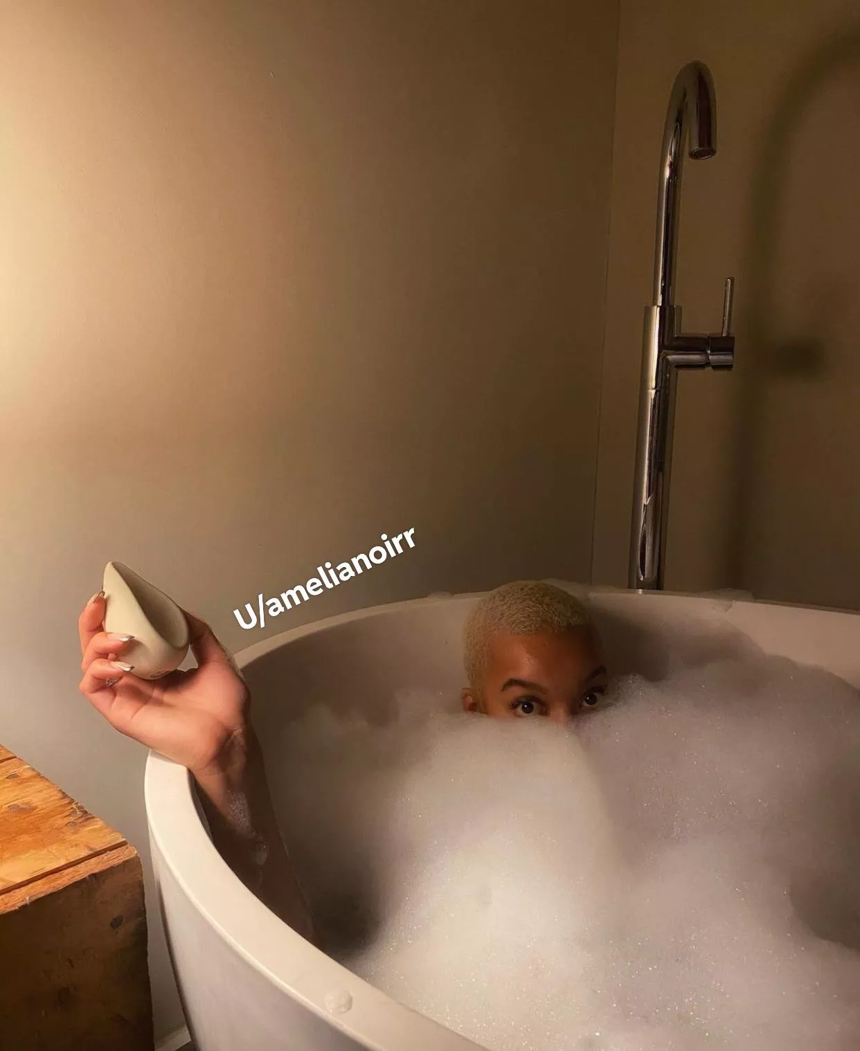 Caught red handed. Will you help me? posted by amelianoirr