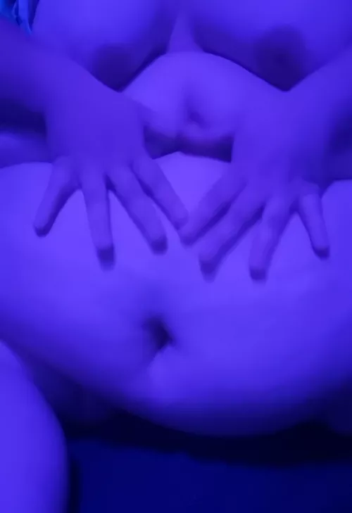 Do big bellies turn you on? 🖤😘 by SexyPandaxo