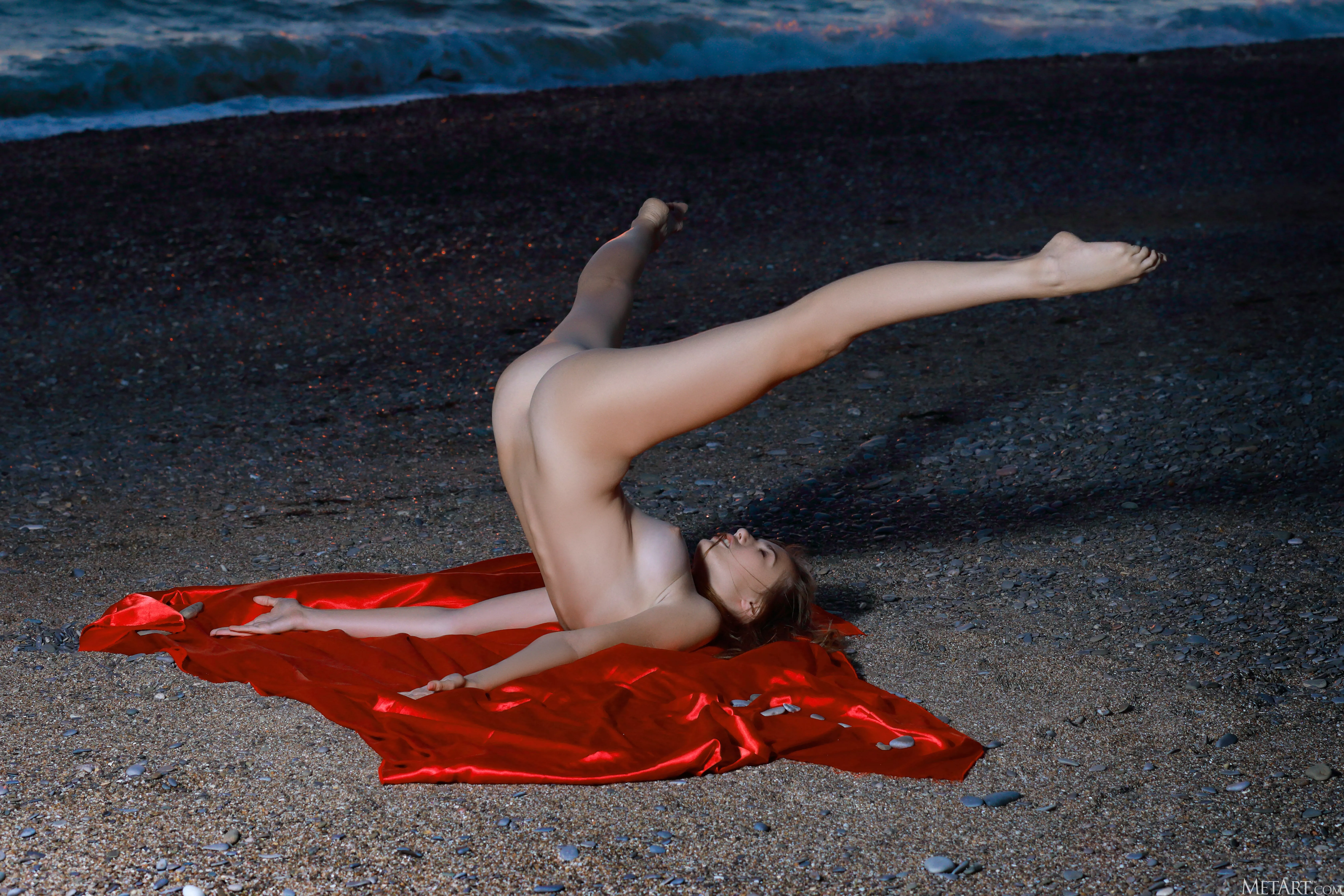 Elle Tan in Sunset Show posted by crotch-eater