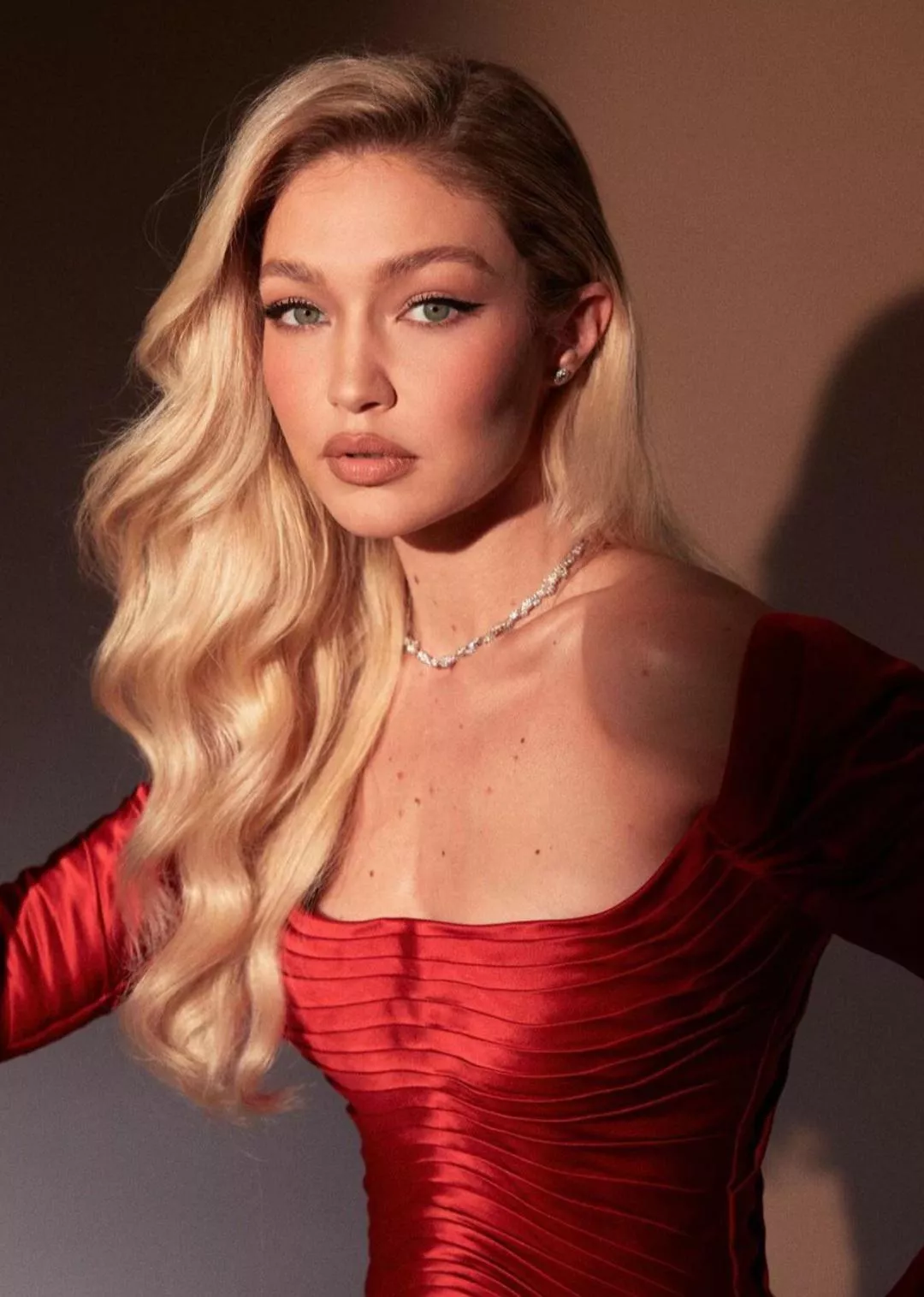 Gigi Hadid posted by James007BondUK