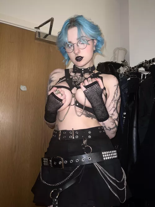 goth tiddies live in harnesses 🖤 [F] by lyracr0w0