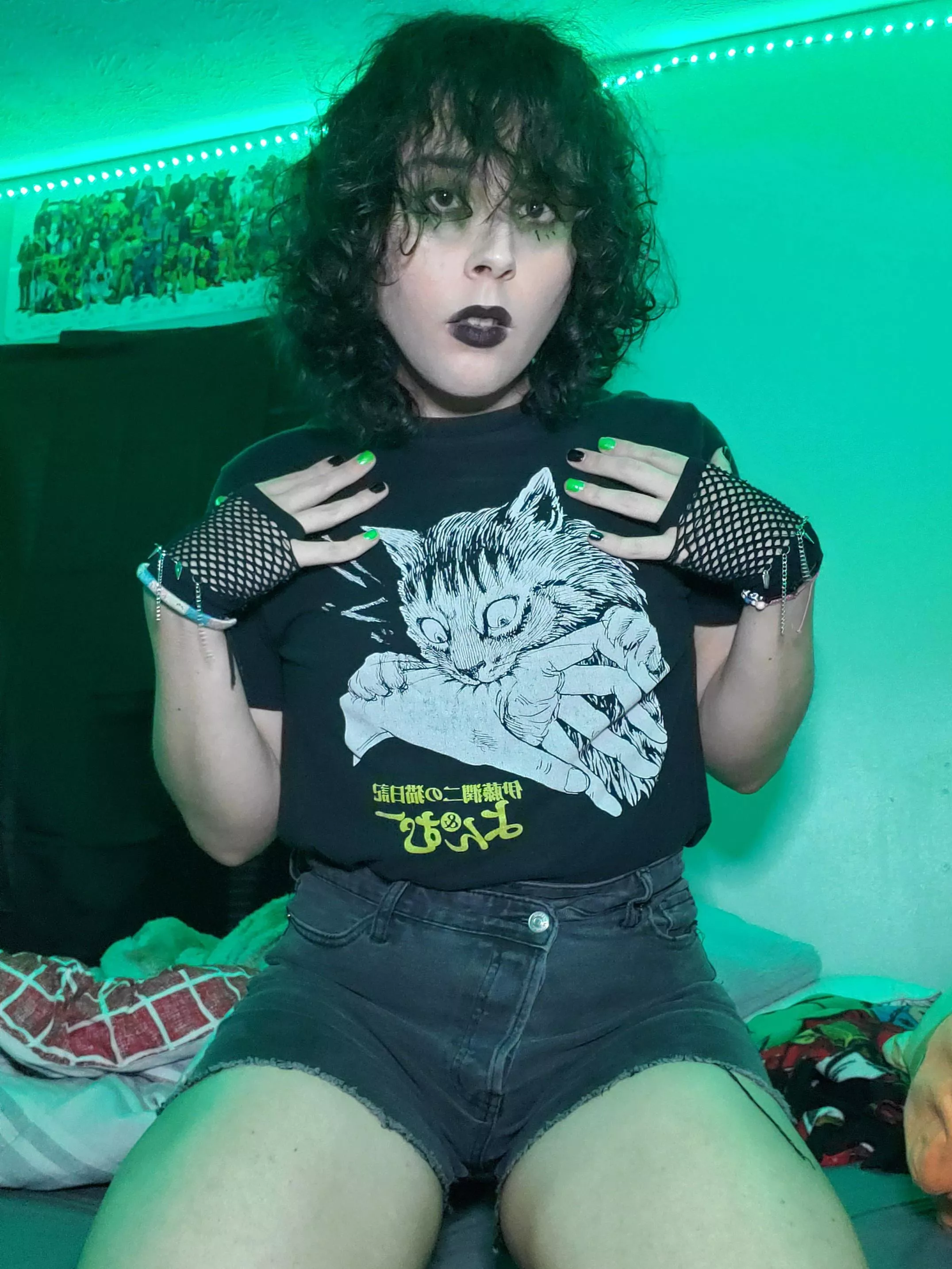 Green & black 💚🖤 posted by teezyback