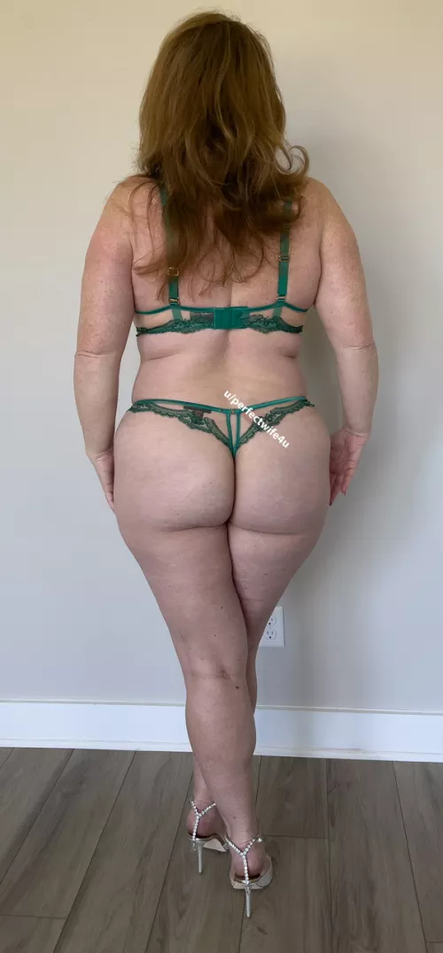 Happy St. Patrick’s Day! What’s better than a thick Irish MILF by perfectwife4u