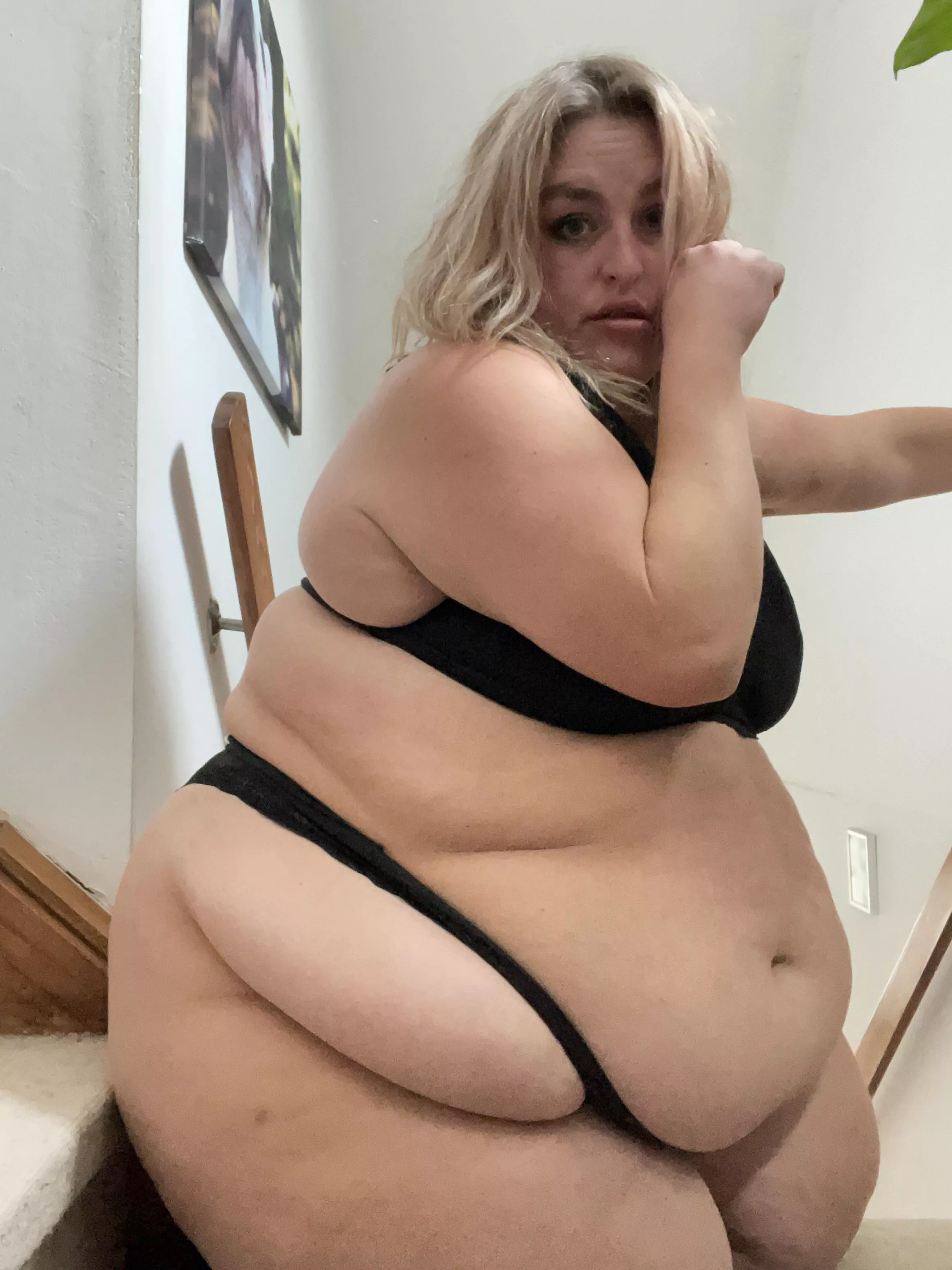 hello cuties 🥰❤️ posted by bbw_viki_vienna