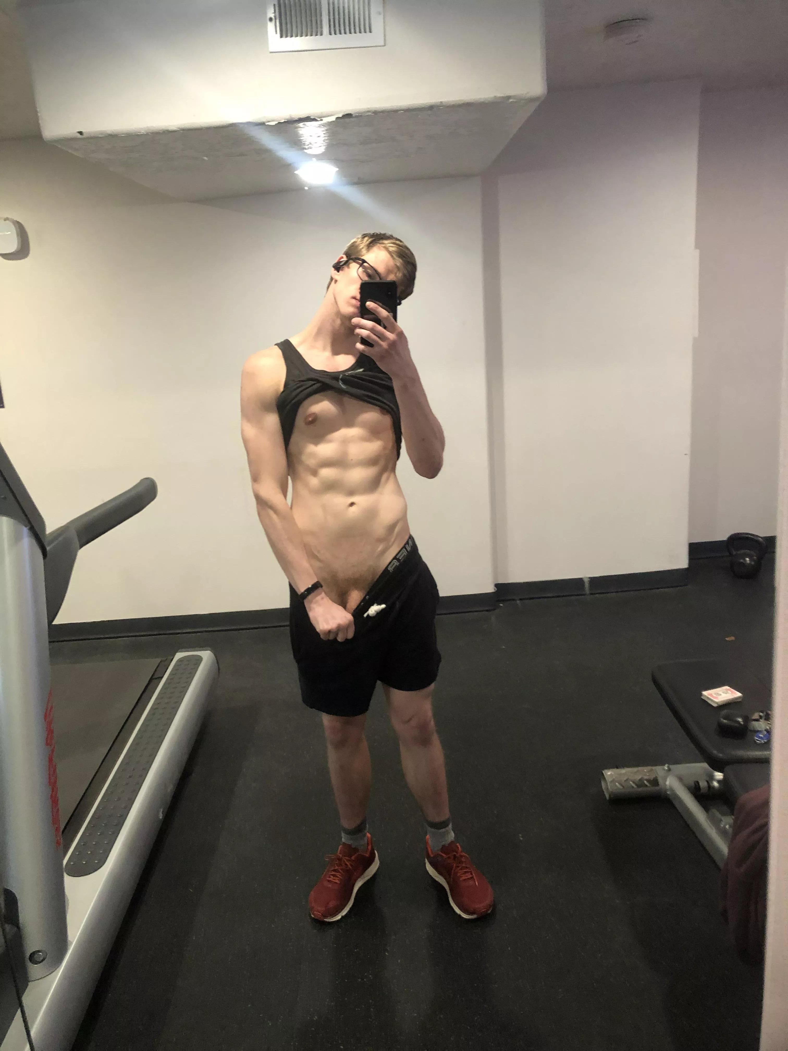 Here’s a pic I took at [M]y apartment gym today during my workout posted by Intelligent-Goal-981