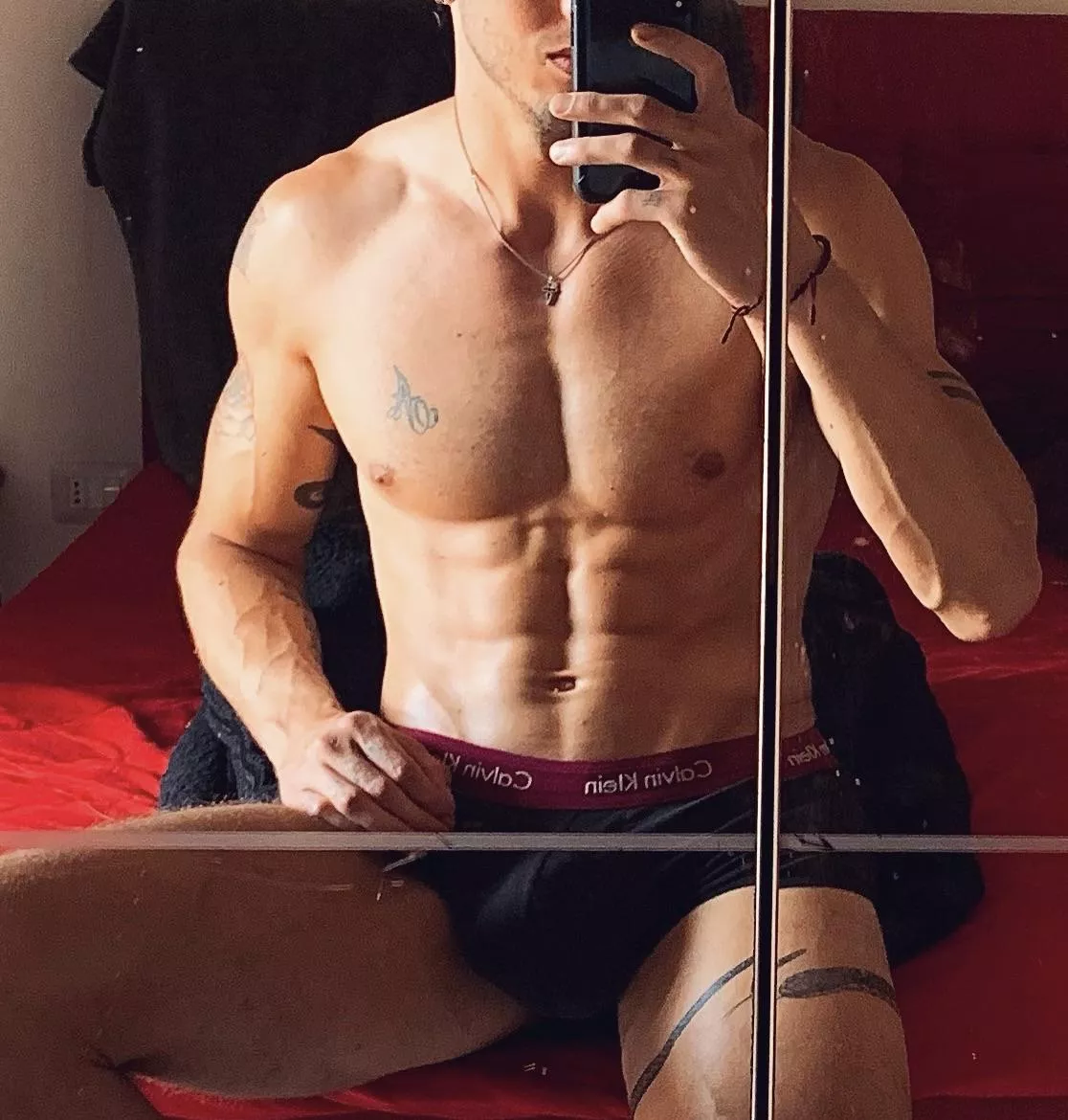 Hi 🔥🤍 posted by MessyTop23