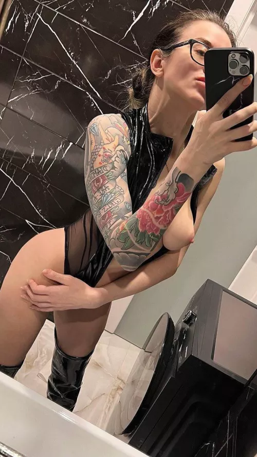 I’m ready to play naughty mmmm by Juliadomaina