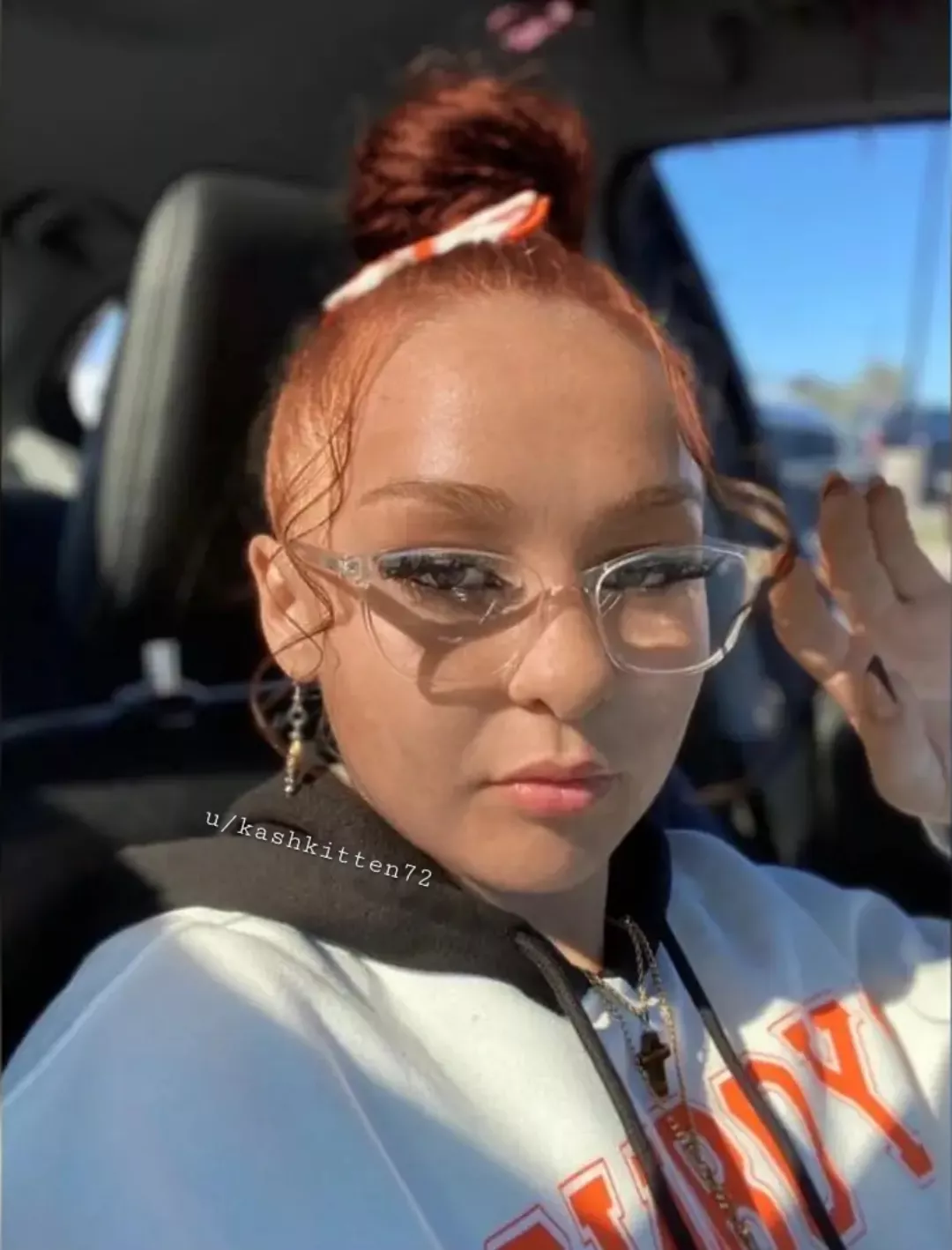 Meet me at the game and you could get lucky tonight posted by kashkitten72