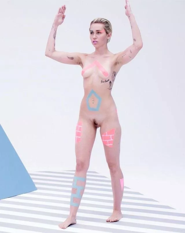 Miley Cyrus posted by dadboduk2023