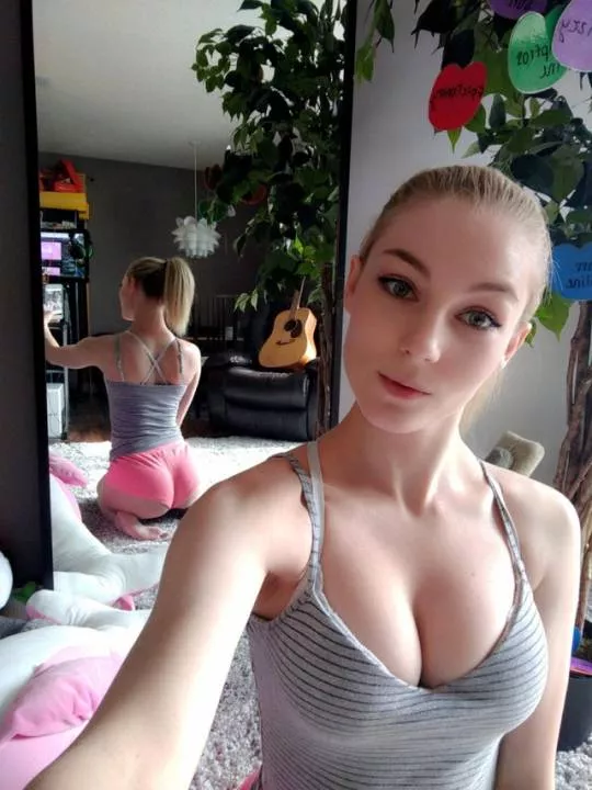 Pink ass posted by pianomics