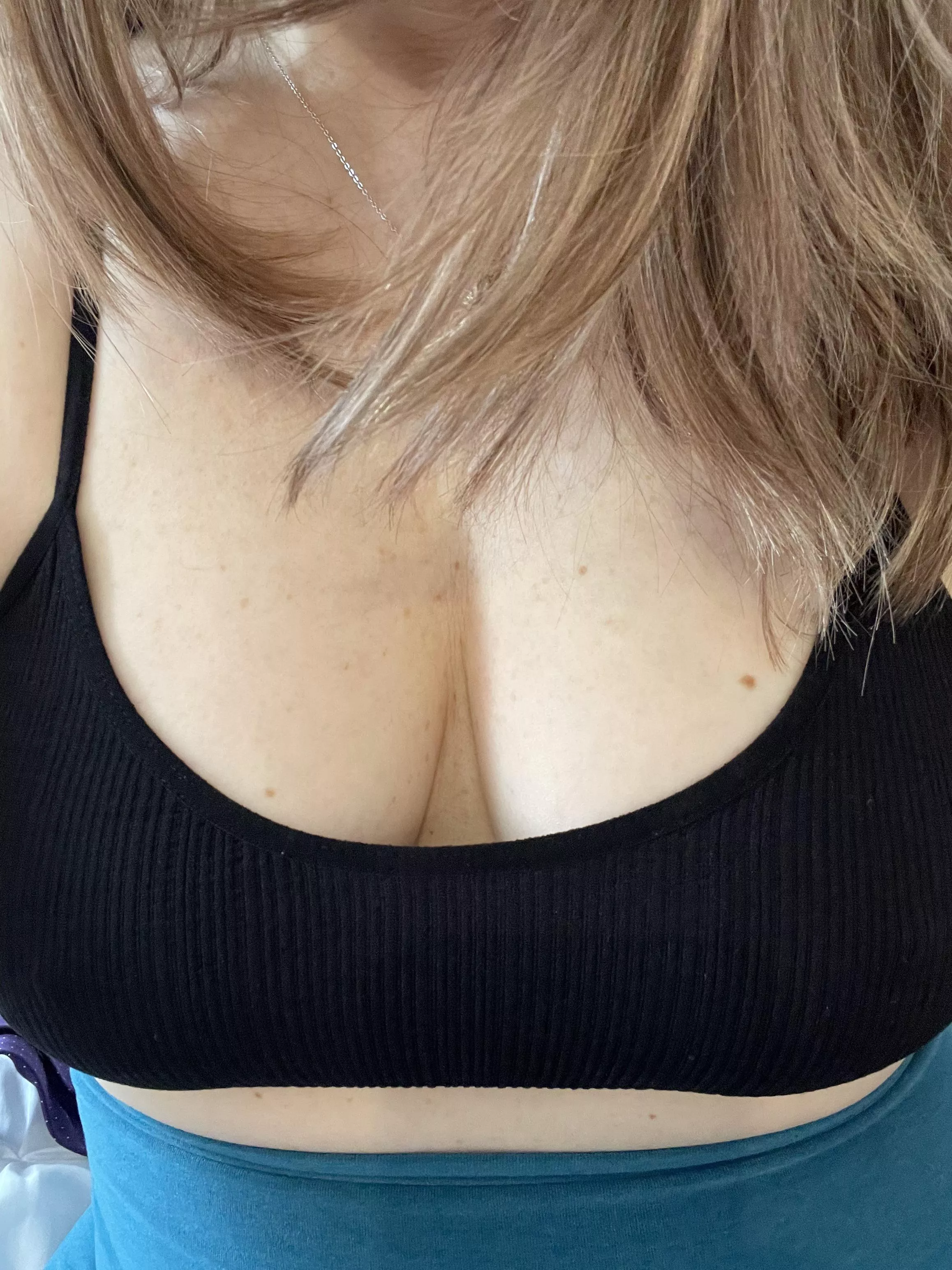 Pre workout selfie posted by CougarMarie