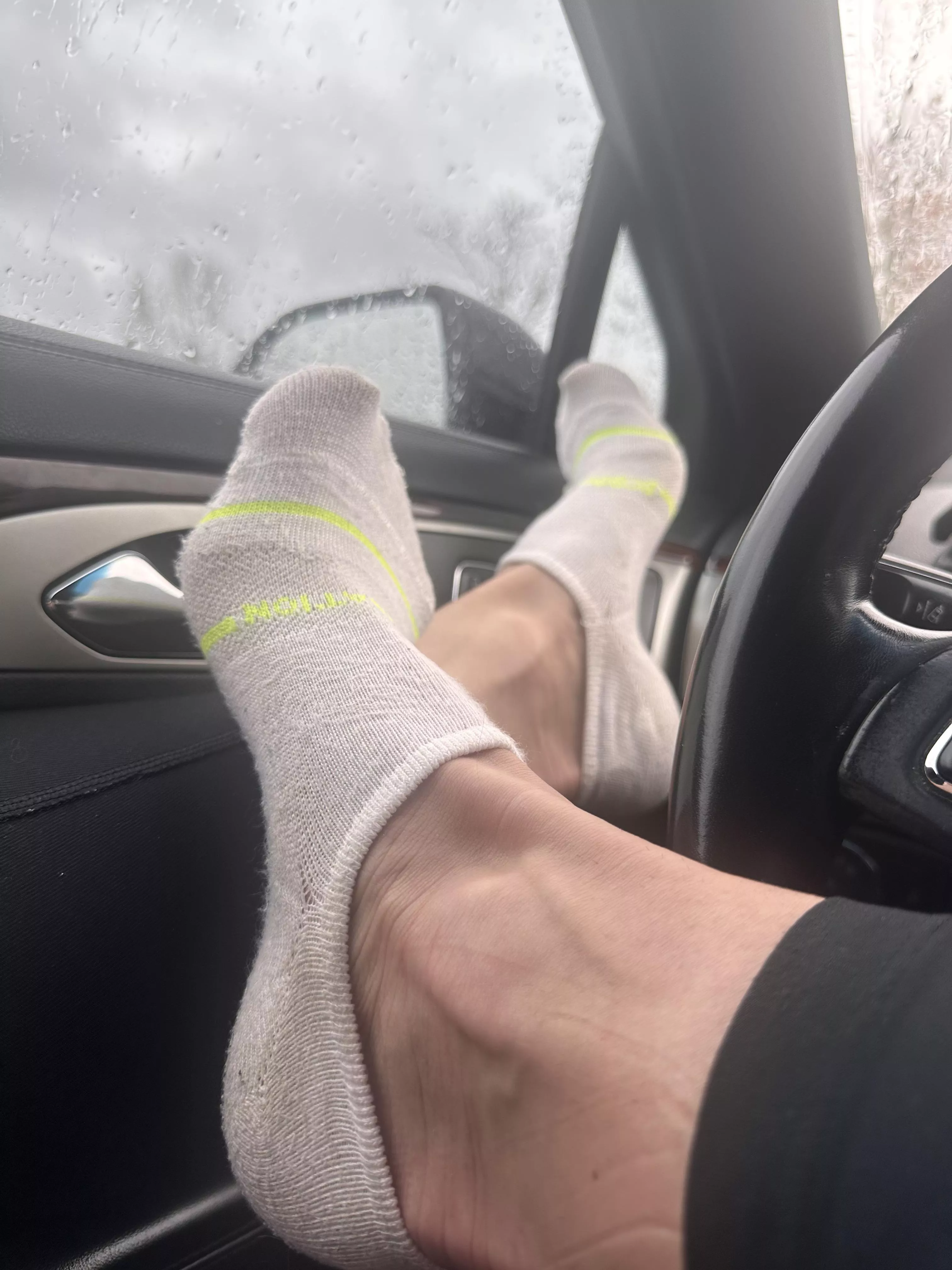 Rainy day…oc posted by Mistresssuzies