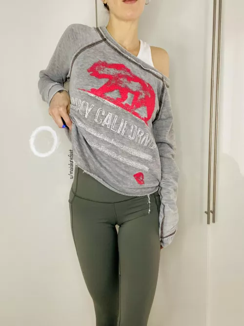 Ready for my workout 😉 [f] by maialunefeet