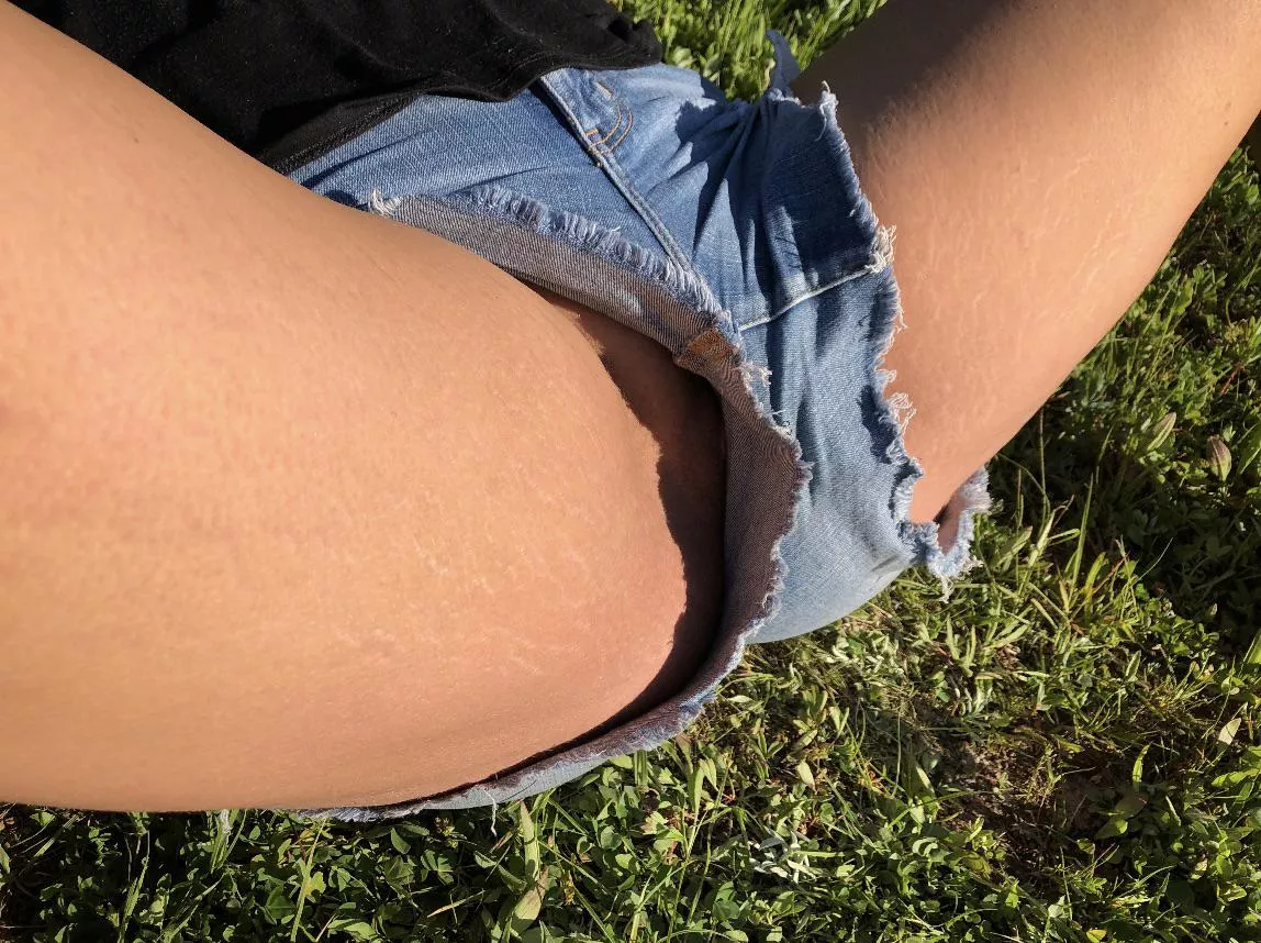 Some times you really have to look. Does your wife tease you like mine does? posted by thrownocoaway