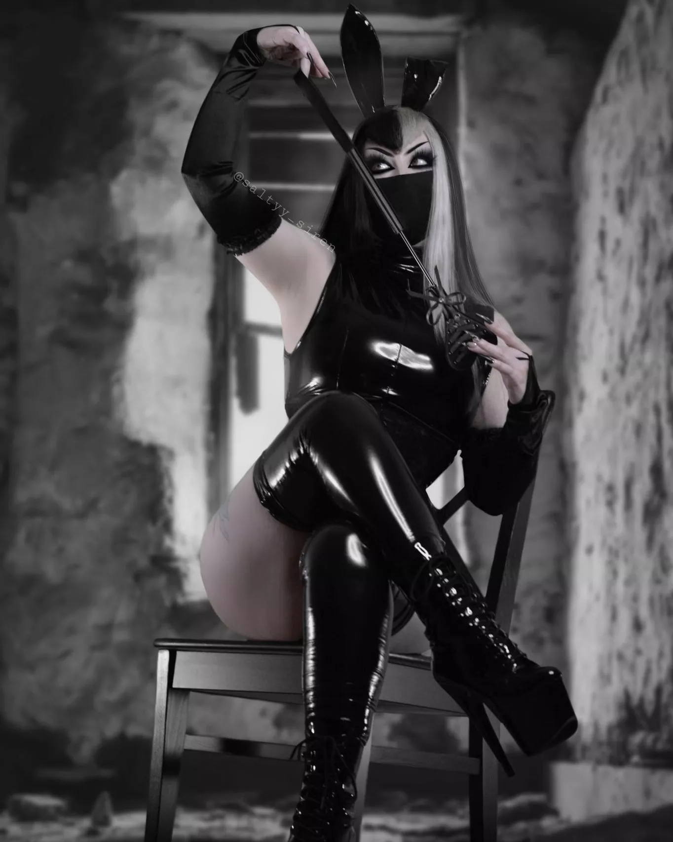 These leggings😩🤍 posted by _SaltySiren_