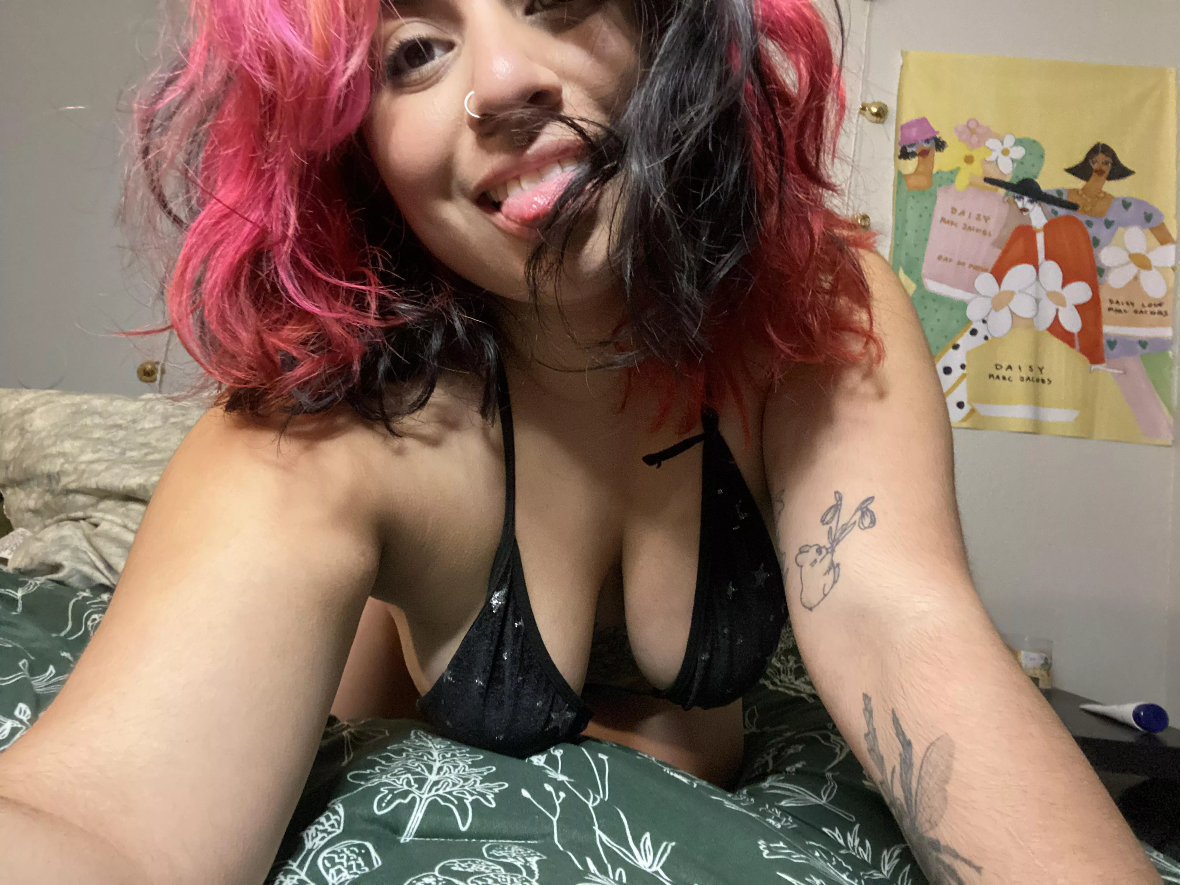 they say I have a pretty smile posted by bitchinbabee