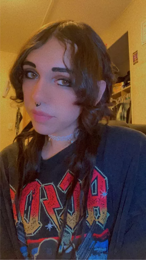 Thinking of coming out to my mom 😬 by autumnsnow612