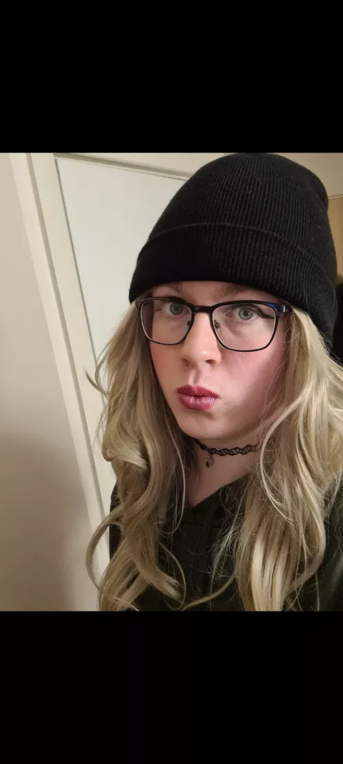 Trying a new pose, not too sure but it's Femboy Friday for a reason right? by FemboyAddixx