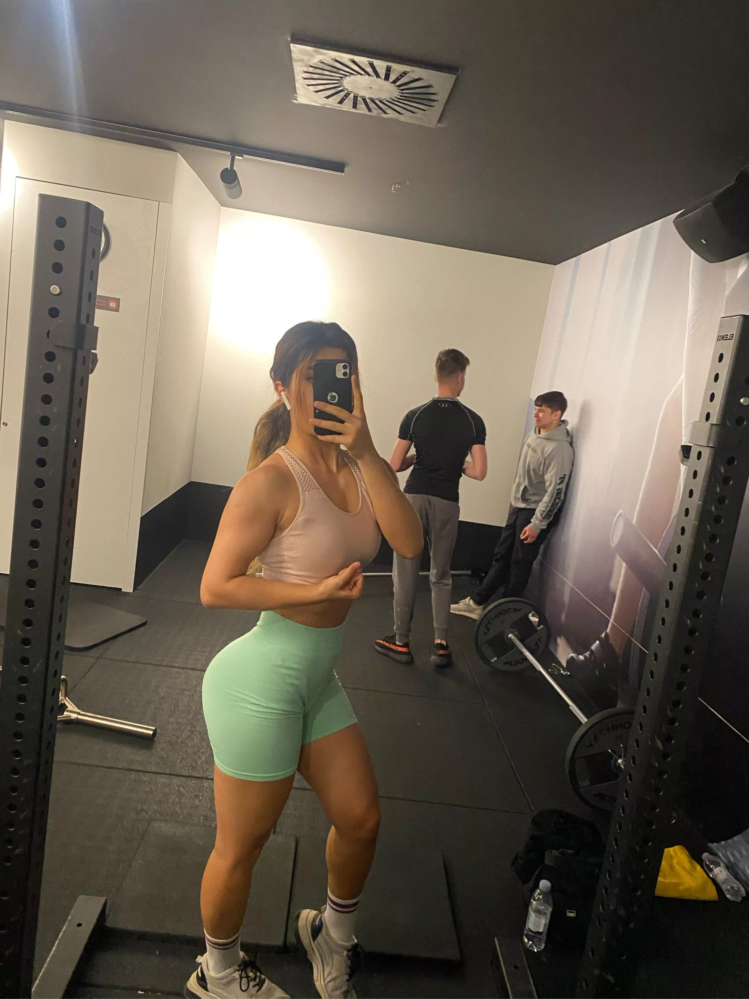 Wanna see me undress in the locker room? posted by annafitgirl