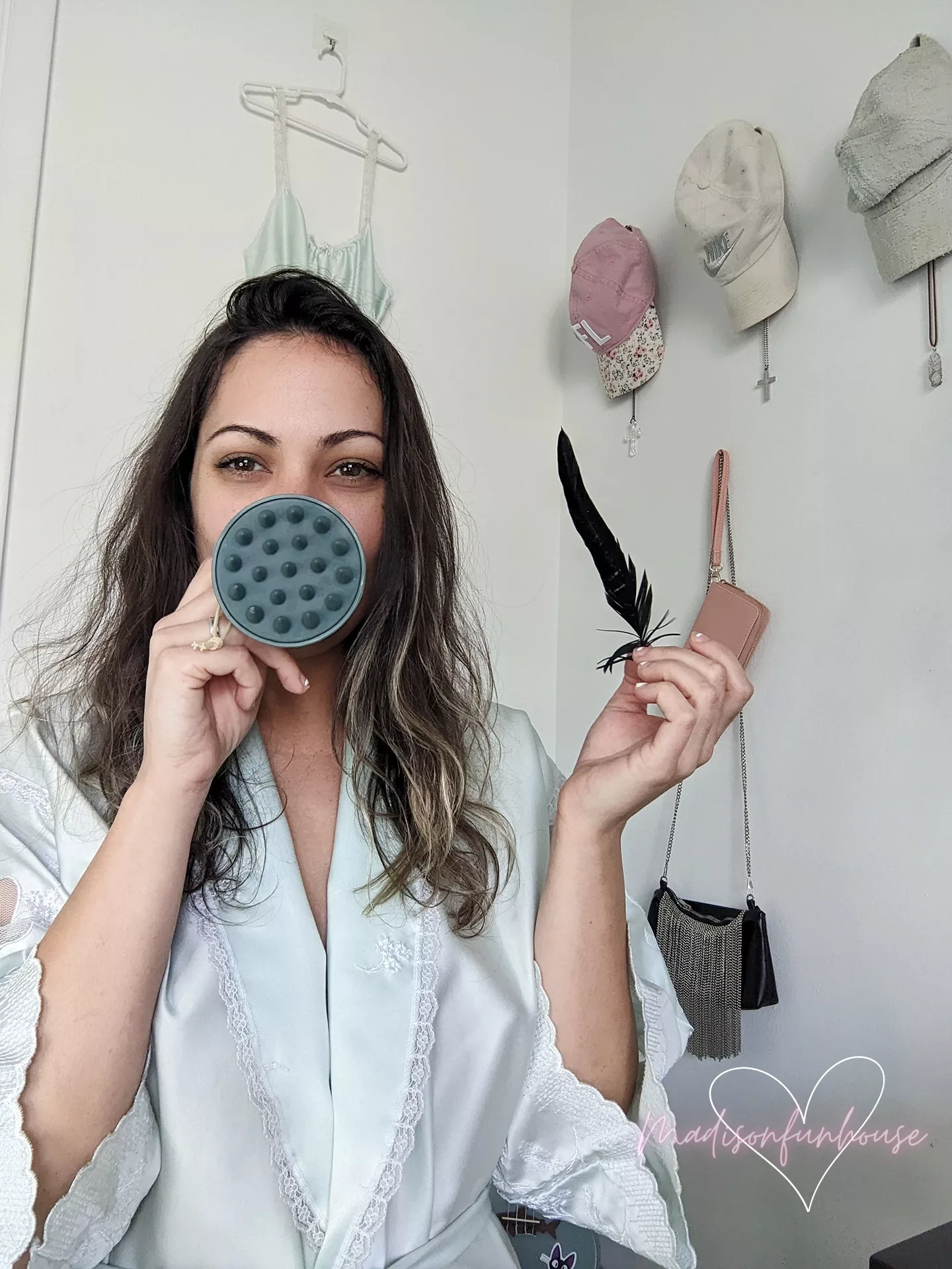 who wants to play 💗😈 posted by DovahKatiee