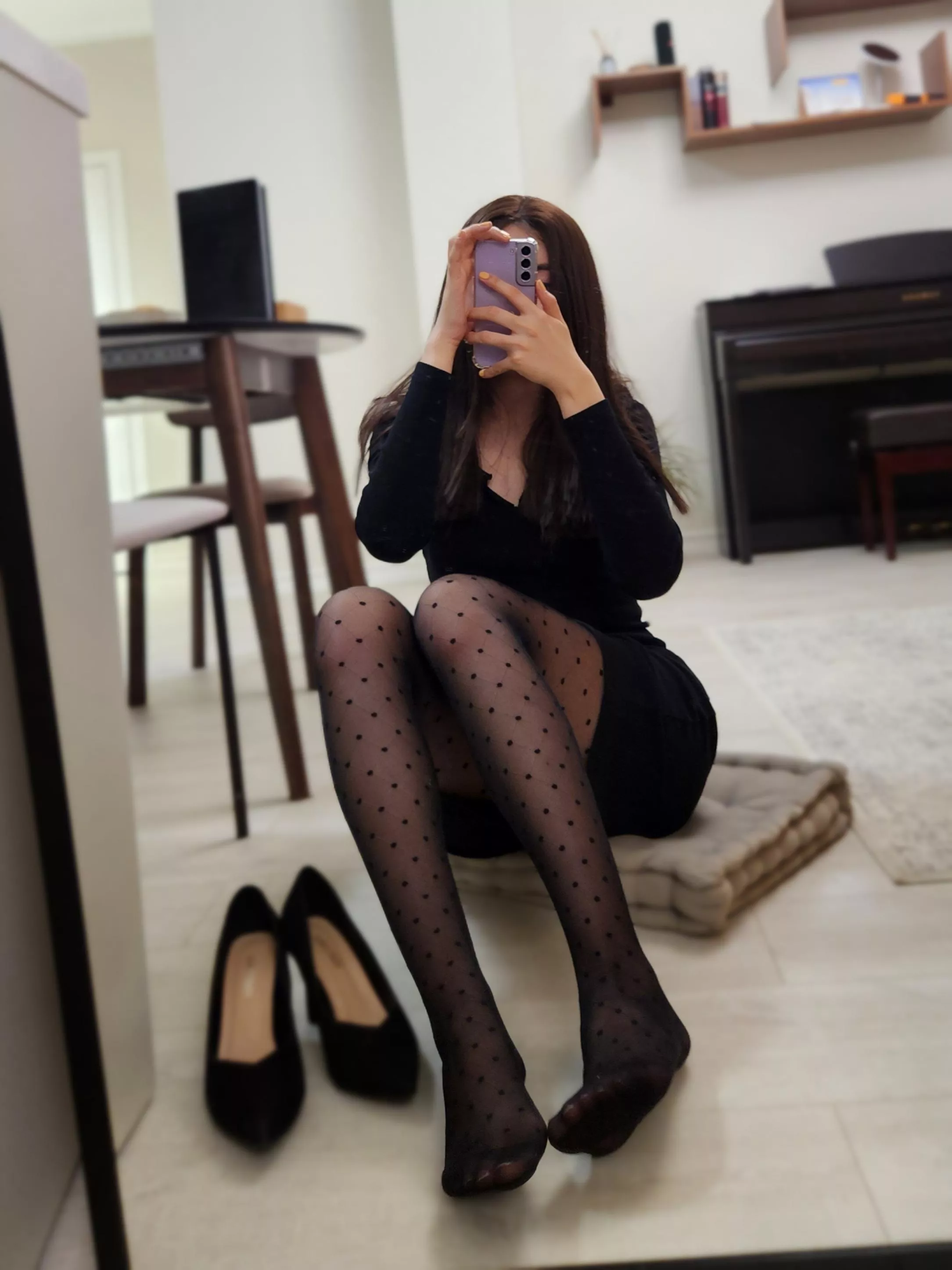 Asian legs in tights with polka dots posted by yuna_girlfriend