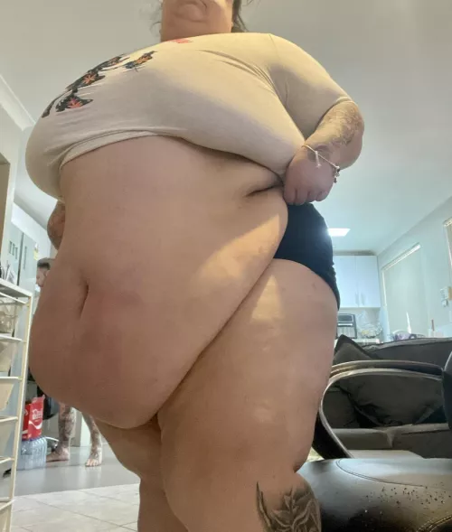 Belly drops anyone? 😘 by ssbbw_stella