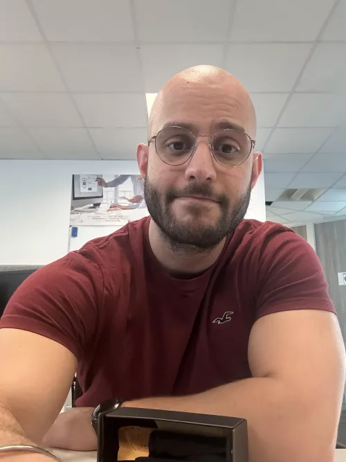 Bonjour, hope everyone is enjoying their Friday night! by Modragorin