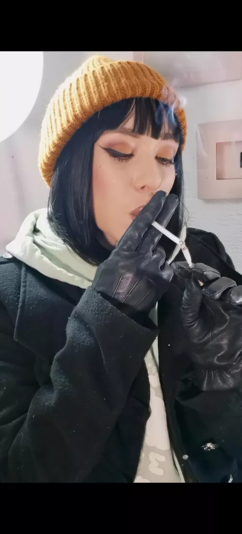 Chain-smoking on delicious all White slims by Kinks2307