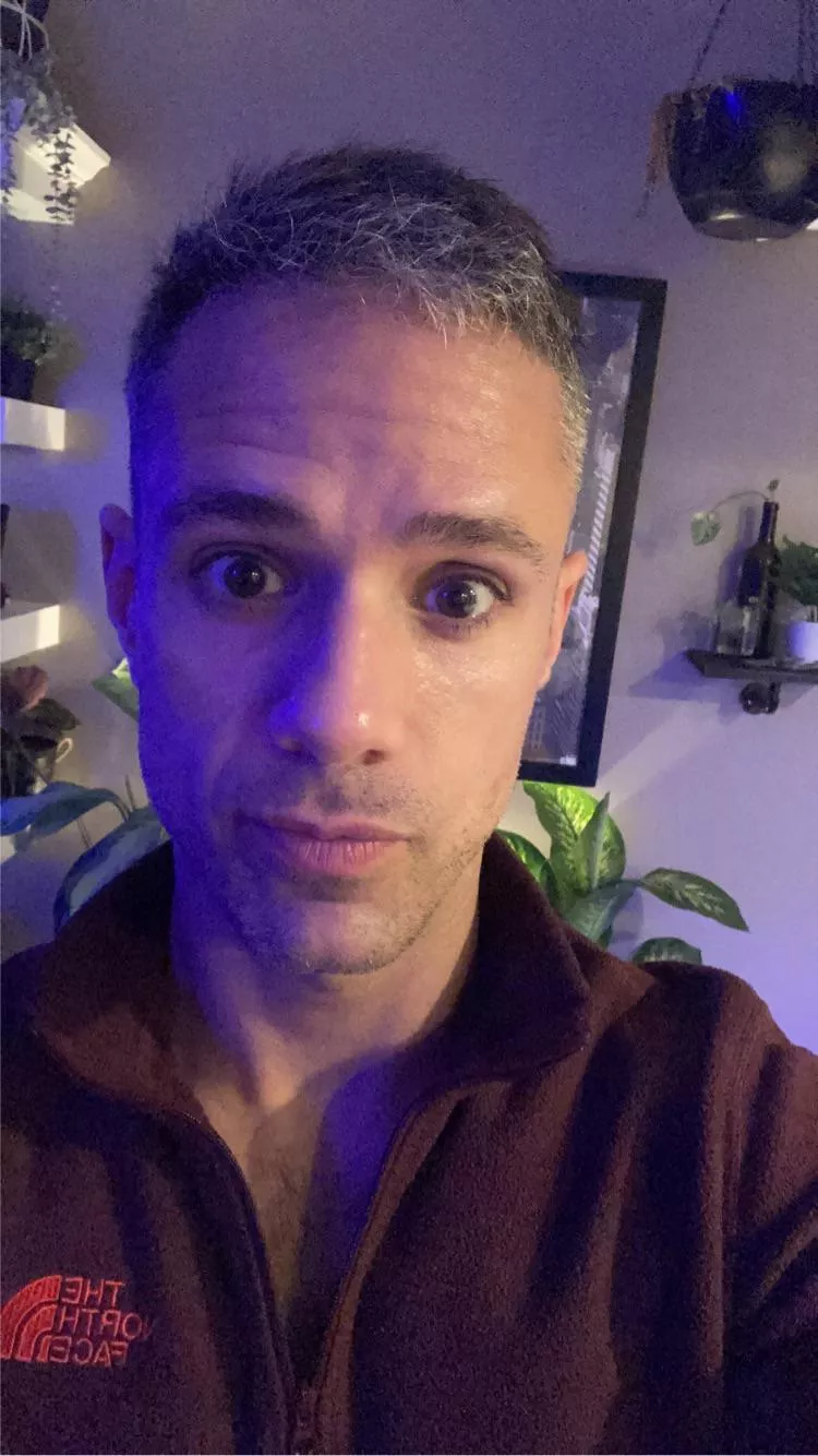 Confession: I just wanna have a cute guy for a cute date night. We bake brownies while drinking my favorite bottle of red and cuddle the rest of the night. posted by Ill-Pin-4283