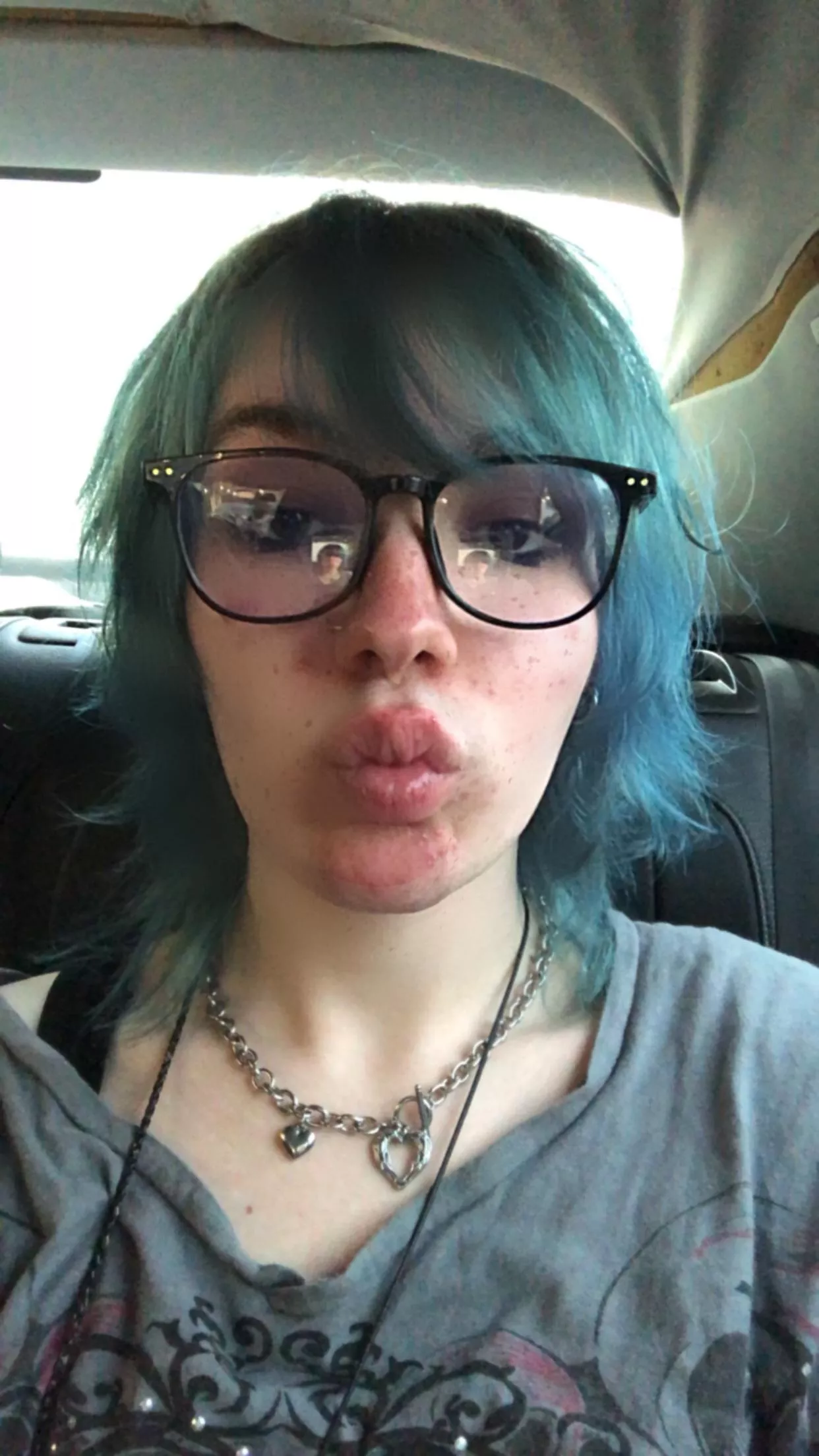 emo femboy :3 posted by n1n4n