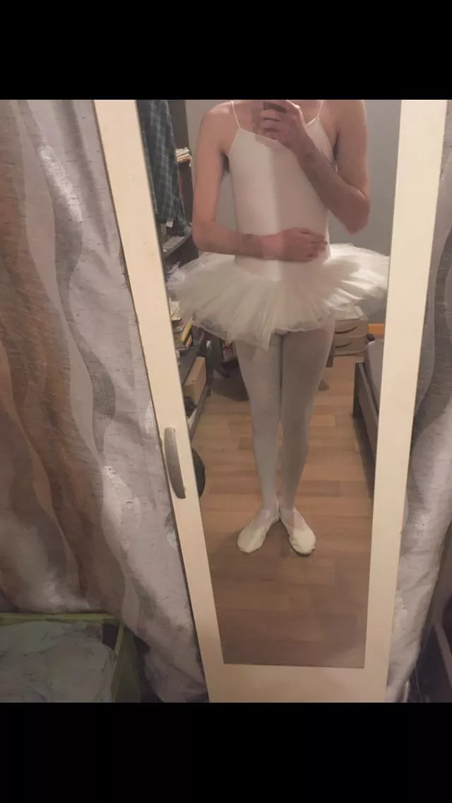 Feeling cute right now 🩰 posted by darkmaxine777