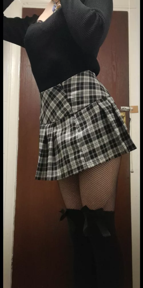 genuinely had the worst day of my life today. im so tired. weirdly enough posting here and talking to you lovely lot always helps <3 by ulyvanosk