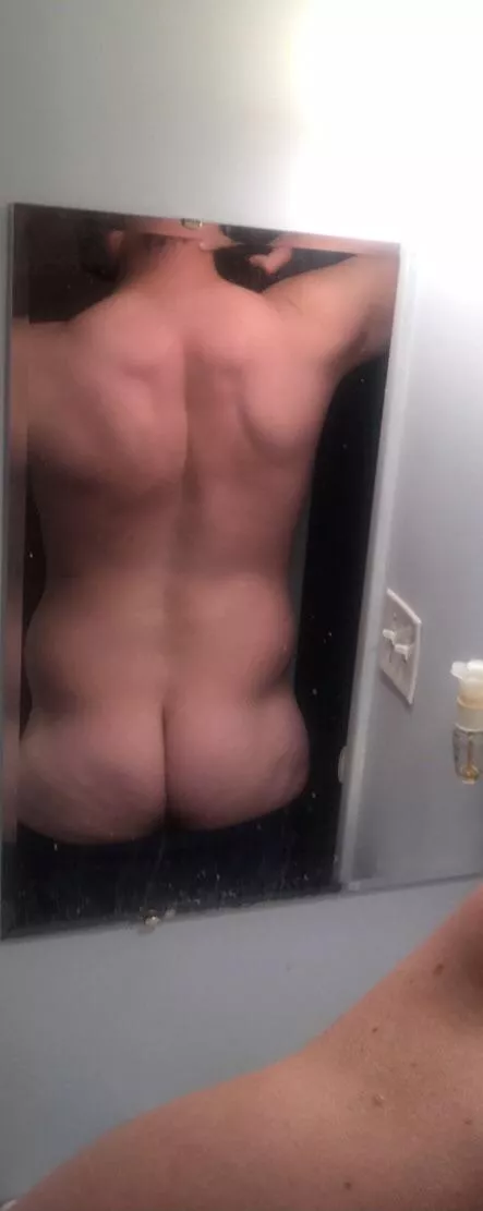 Hey babe, what would you make (M)e do if we’re alone in the locker room? posted by letspley